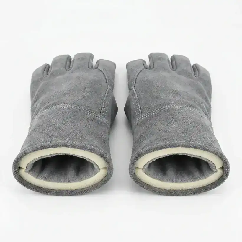 SAS 4002 — Cow Split · Foam-Fleece Lined